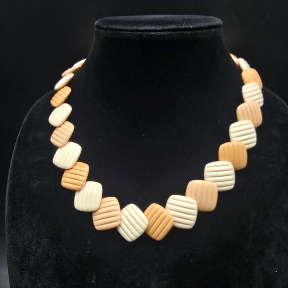 Avon 1985 Summer Sands Necklace Beige Cream Brown Plastic Square Beaded - Picture 1 of 7
